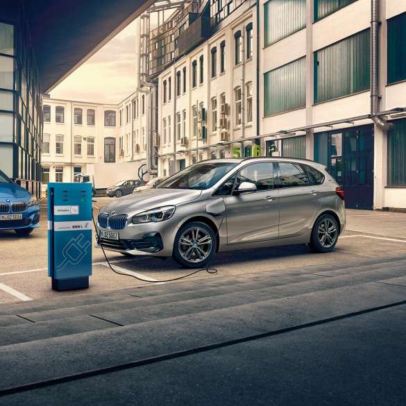 BMW 225xe Active Tourer BMW 225xe Active Tourer at a charging station