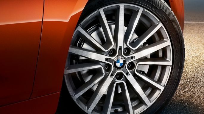 Alloy wheel BMW 2 Series Active Tourer Alloy wheel BMW 2 Series Active Tourer F45 Facelift 2018 Sunset Orange metallic close-up wheel