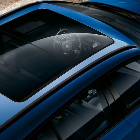 Panorama glass roof BMW 2 Series Gran Tourer Panorama glass roof BMW 2 Series Gran Tourer F46 Facelift 2018 Estoril Blue metallic bird’s-eye view