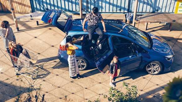 BMW 2 Series Gran Tourer Park Assist Family surrounding the parked BMW 2 Series Gran Tourer
