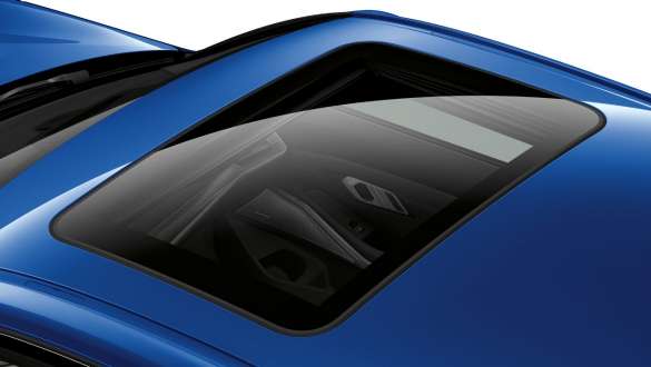 BMW 3 Series Saloon (G20), Glass roof. View of the BMW 3 Series Saloon (G20) from above with a view of the closed glass roof.