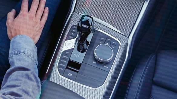 BMW 3 Series Saloon (G20), Steptronic Sport transmission. Detailed bird's eye view of the centre console of the BMW 3 Series Saloon (G20) with gear lever and Steptronic Sport transmission.