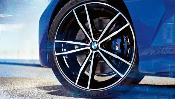 BMW 3 Series Saloon (G20), M Sport brake. Detailed view of the wheel oft he BMW 3 Series Saloon (G20) with M Sport brake.