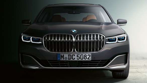 BMW 7 Series Saloon front apron BMW 7 Series Saloon: Front view , close-up of front apron