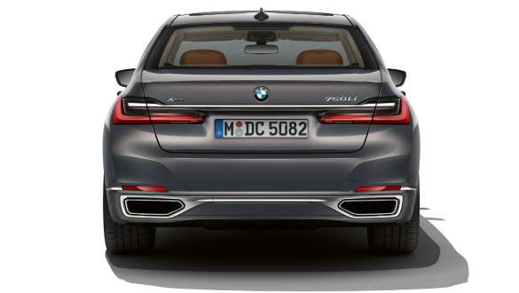 BMW 7 Series Saloon rear apron BMW 7 Series Saloon: close-up of rear apron