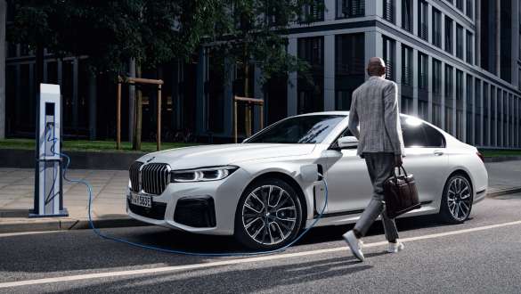 BMW 7 Series Saloon plug-in hybrid G11 G12 three-quarter side view charging BMW 7 Series Saloon plug-in hybrid G11 G12 three-quarter side view charging with model