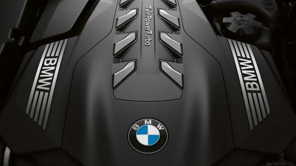 BMW TwinPower Turbo inline 6-cylinder petrol engine BMW 7 Series Saloon: close-up of BMW TwinPower Turbo 4-cylinder petrol engine