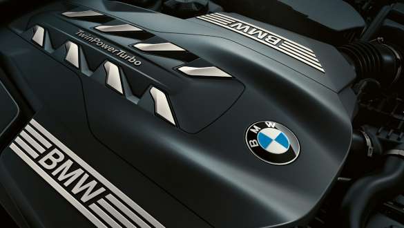 BMW TwinPower Turbo 8-cylinder petrol engine BMW 7 Series Saloon: close-up of BMW TwinPower Turbo 8-cylinder petrol engine