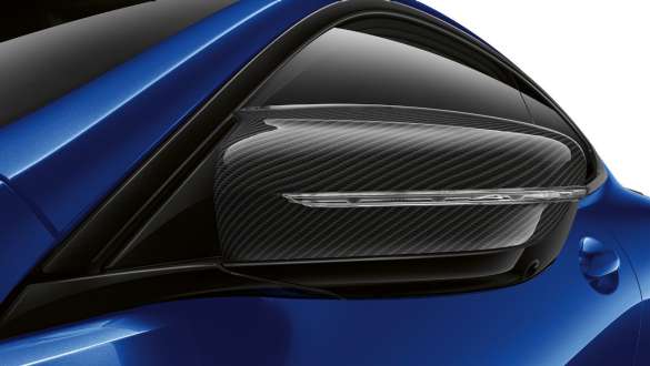 M Carbon exterior package mirror caps BMW 8 Series Coupé G15 LCI Facelift 2022 M Carbon exterior package Mirror caps BMW 8 Series Coupé G15 LCI Facelift 2022 M Portimao Blue metallic close-up