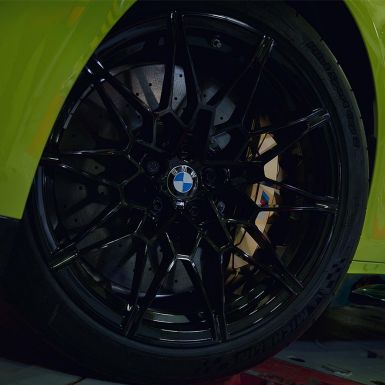 M Carbon ceramic brake BMW M4 Competition Coupé G82 2020 Sao Paulo Yellow BMW M4 Competition Coupé G82 2020 Sao Paulo Yellow M Carbon ceramic brake close-up