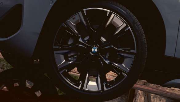 BMW x2 F39 Mesh Edition Brooklyn Grey 20" alloy wheels close up BMW x2 F39 Mesh Edition Brooklyn Grey 20" alloy wheels close up