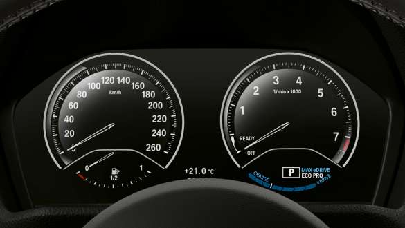 instrument cluster BMW X2 xDrive25e plug-in hybrid interior BMW X2 xDrive25e F39 2020 plug-in hybrid interior instrument cluster