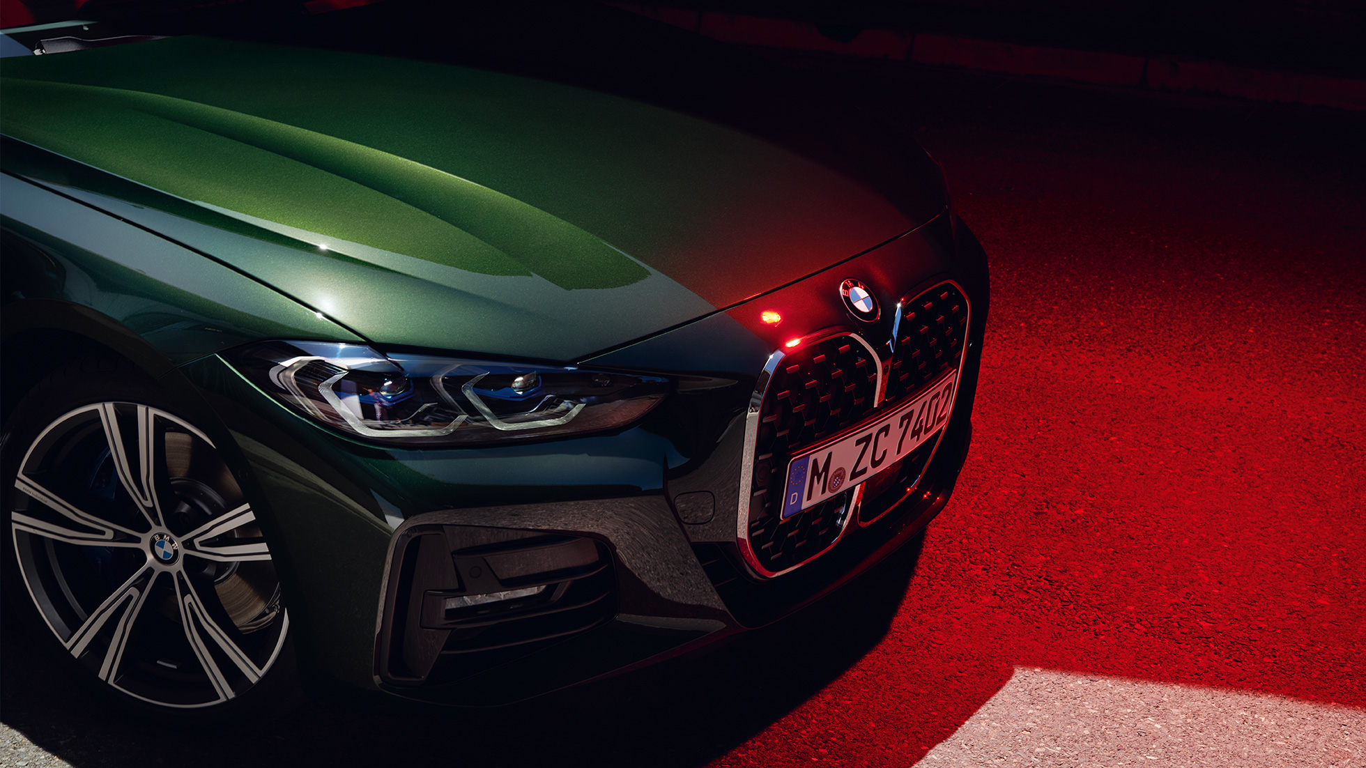 Side view bonnet BMW 4 Series Convertible G23 2020 BMW 4 Series Convertible G23 2020 Sanremo Green metallic side view close-up bonnet