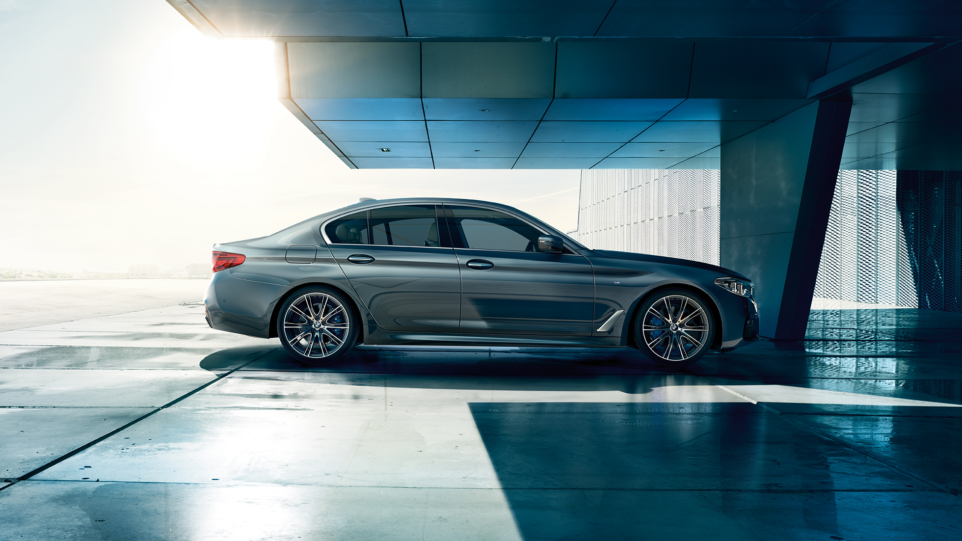 Side view design BMW 5 Series Saloon BMW 5 Series Saloon 540i Saloon G30 Bluestone metallic side view