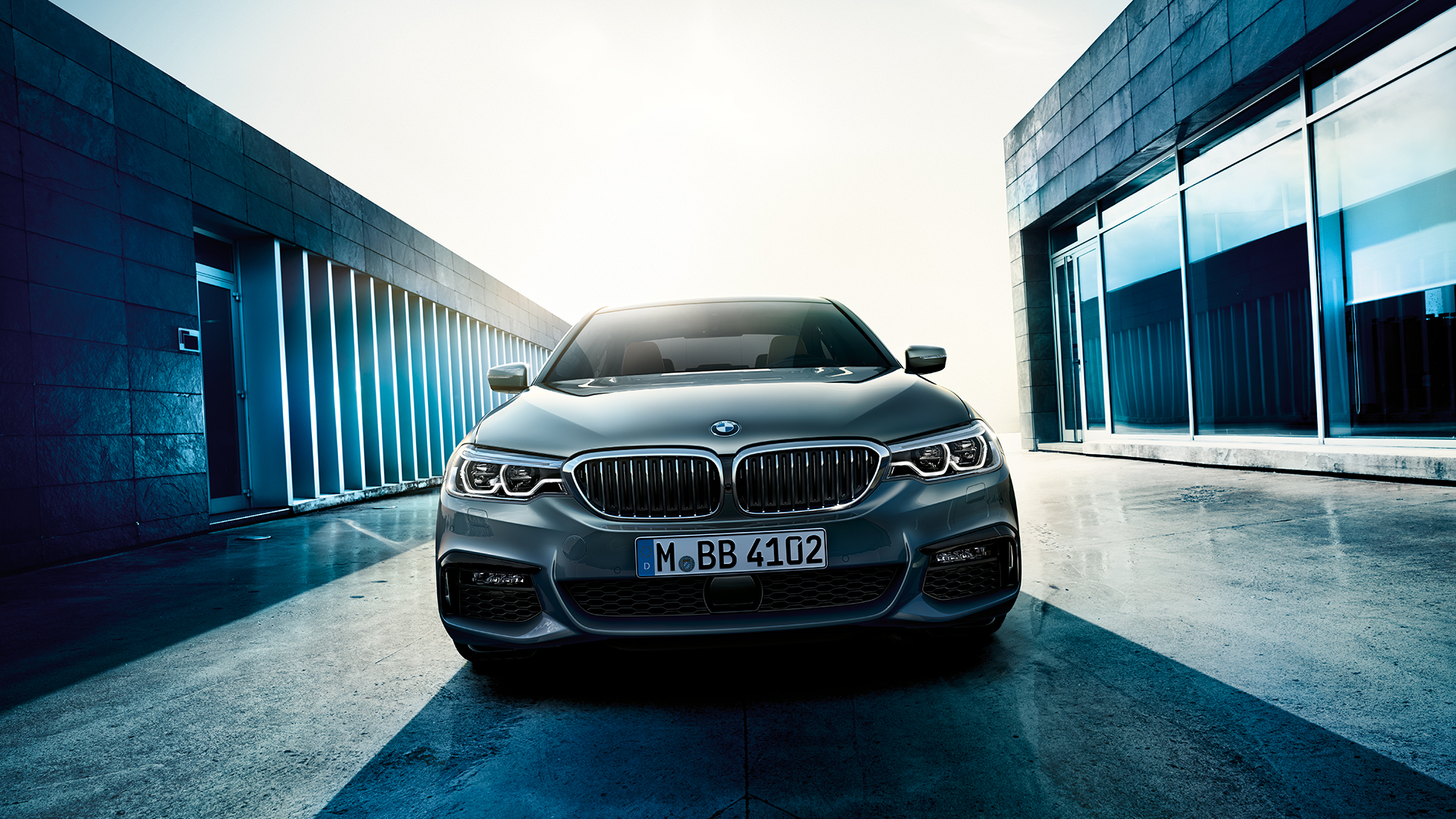 Exterior BMW 5 Series Saloon Exterior BMW 5 Series Saloon highlights 540i Saloon G30 Bluestone metallic front view