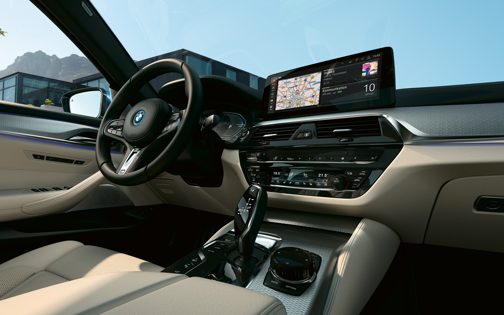 Interior BMW 5 Series Saloon G30 Control display & Sport leather steering wheel BMW 5 Series Saloon G30 Facelift 2020 interior