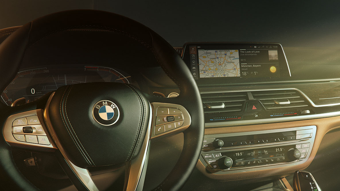 BMW 7 Series Saloon BMW Remote Software Upgrade BMW Remote Software Upgrade: close-up of the instrument cluster