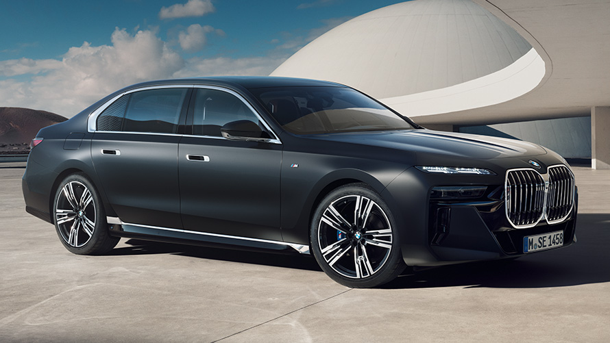 BMW 7 series Saloon (G70) 7/8 side view standing BMW 7 series Saloon (G70) 7/8 side view standing