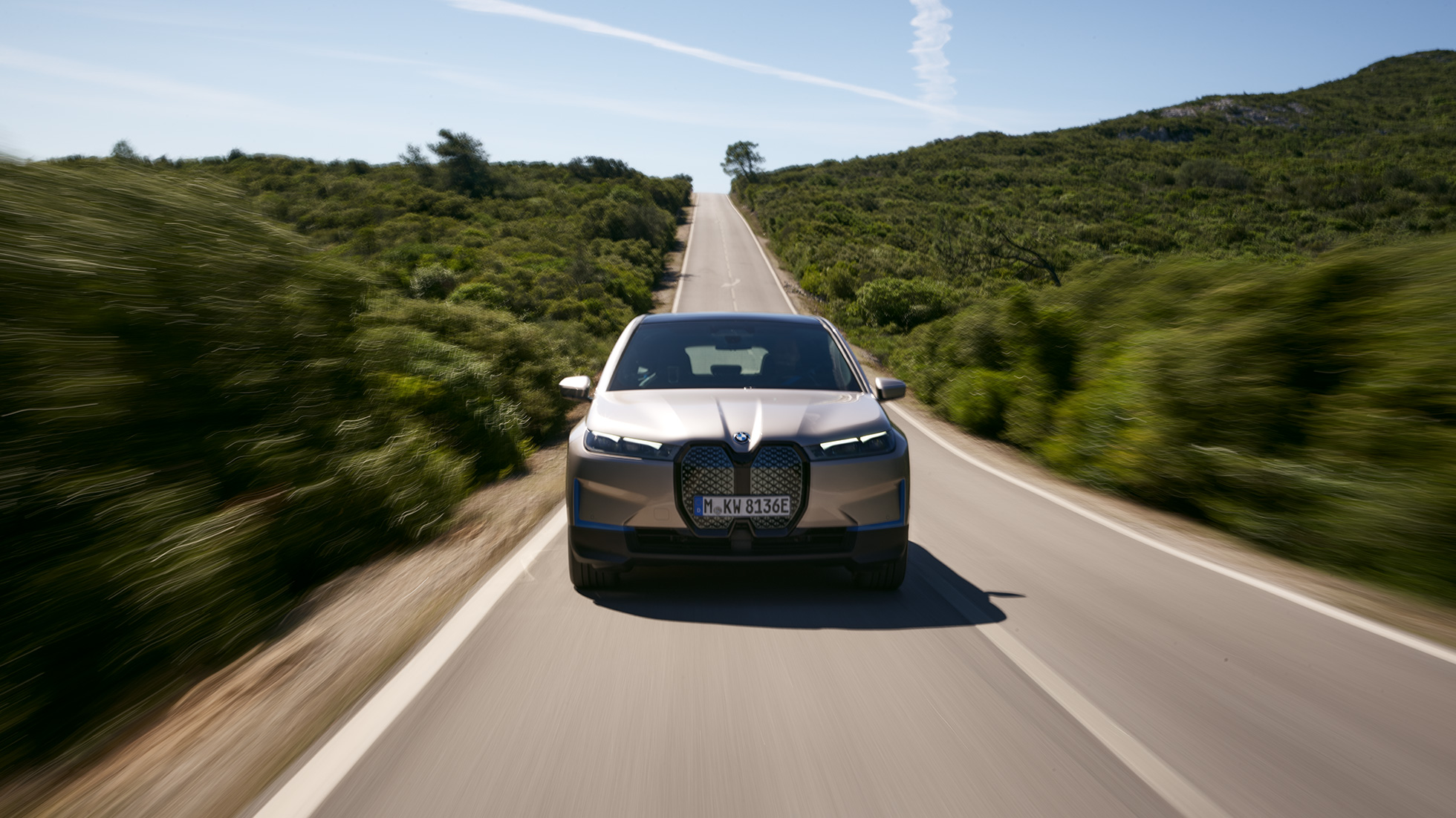 BMW iX i20 2020 metallic front view on the road BMW iX i20 2020 metallic front view in motion on the road