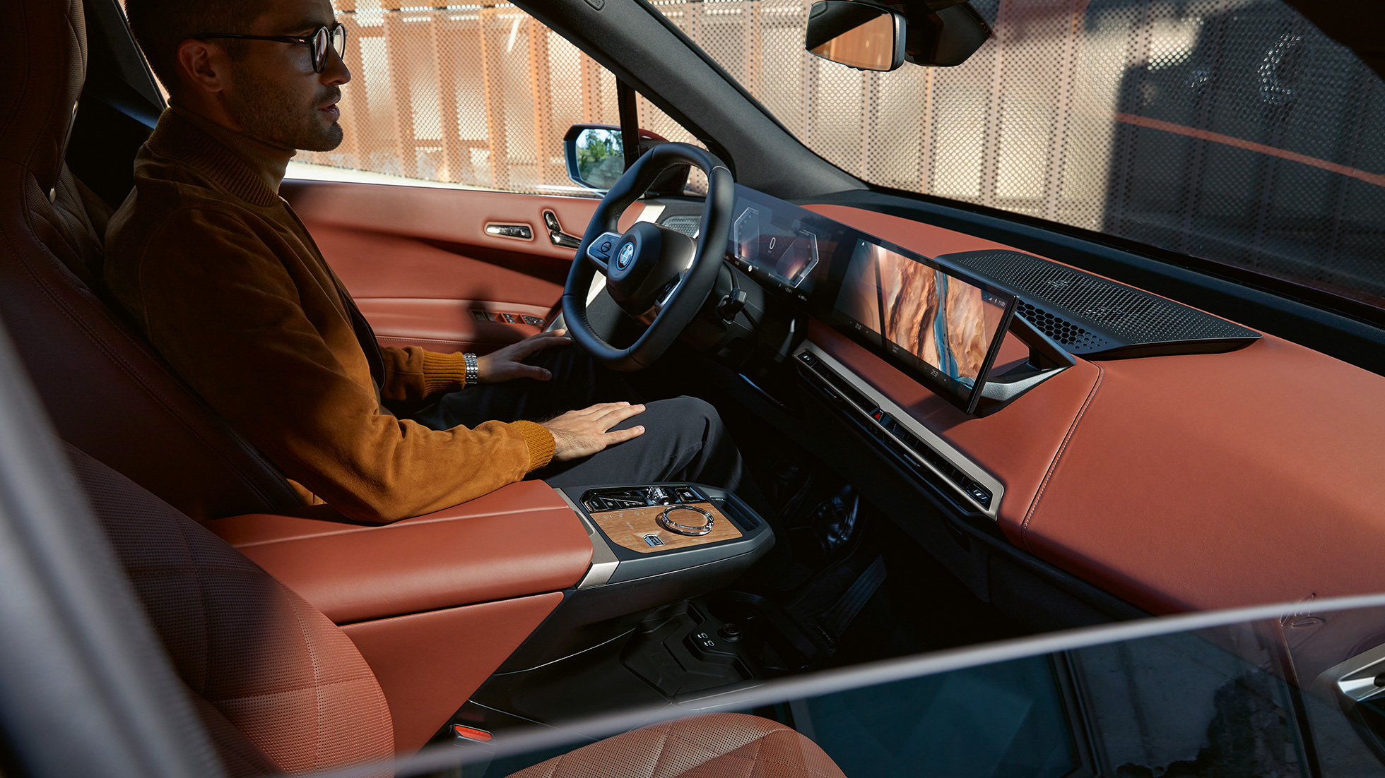 BMW iX i20 user interface Castanea BMW iX i20 user interface Castanea man in drivers seat