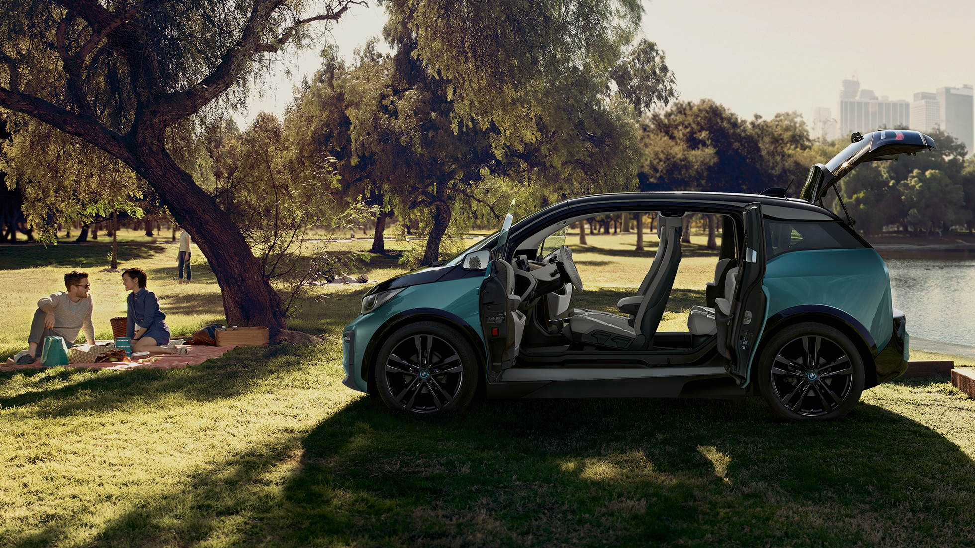 BMW i3 2020 view with open doors BMW i3 I01 2020 Blue Ridge Mountain with Frozen Grey Highlight side-view with open doors