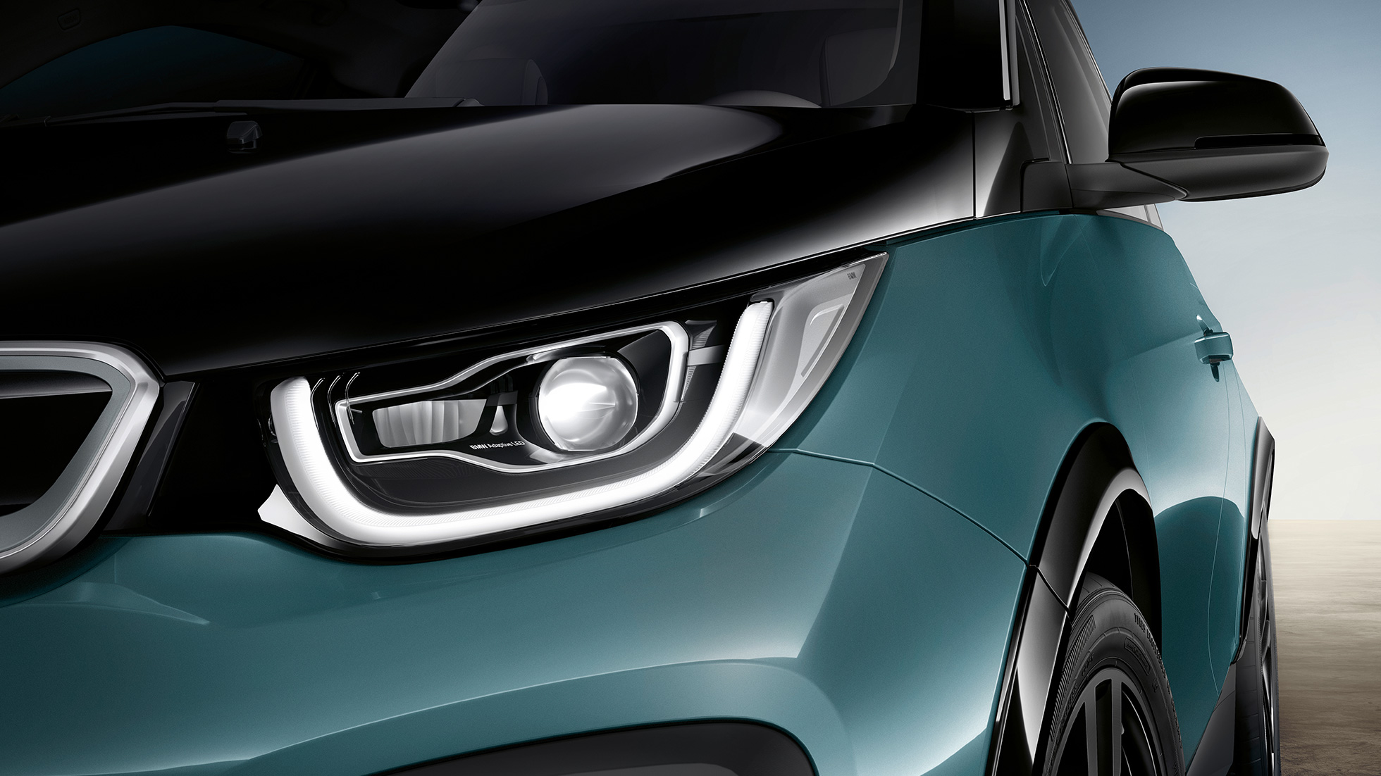 BMW i3 2020 LED headlights BMW i3 I01 2020 Blue Ridge Mountain with Frozen Grey Highlight close-up front LED headlights
