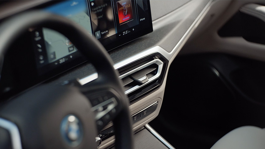 BMW i4 eDrive40 G26 2021 Mineral White interior design in detail video BMW i4 eDrive40 G26 2021 Mineral White interior design in detail video