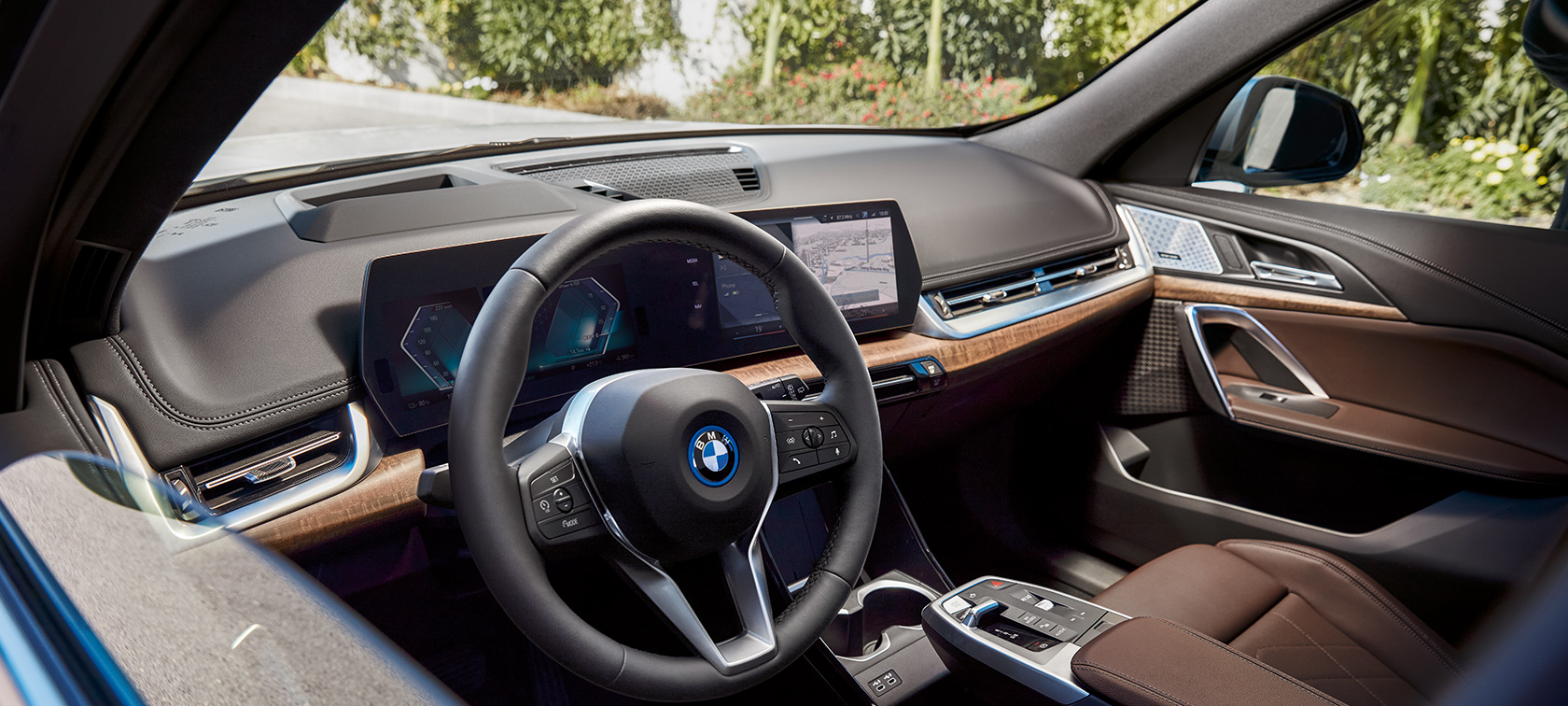 bmw-x-series-ix1-cp-design-interior-desk