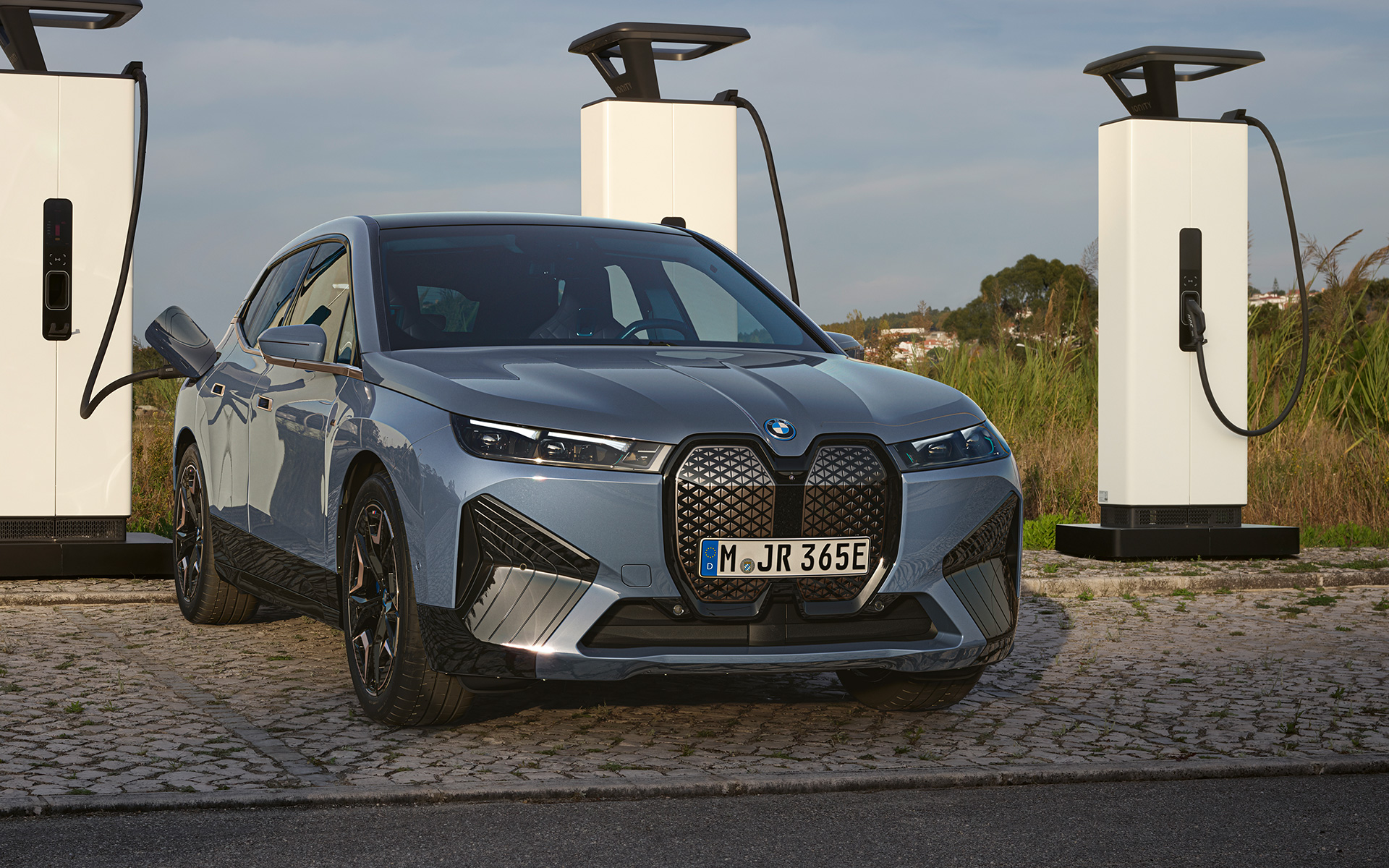 BMW iX M60 i20 2022 electric SUV electric car BMW Individual Storm Bay metallic front view