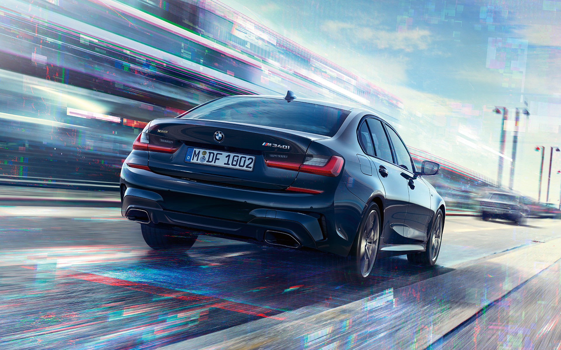 BMW M340i xDrive Saloon G20 2020 Sapphire Black metallic three-quarter rear view in motion