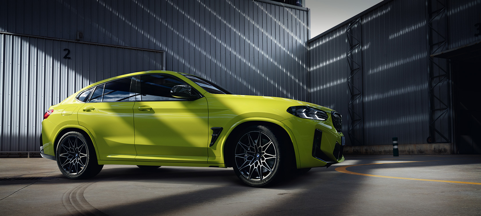 BMW X4 M MidSize HighPerformance Sporty Coupé SUV