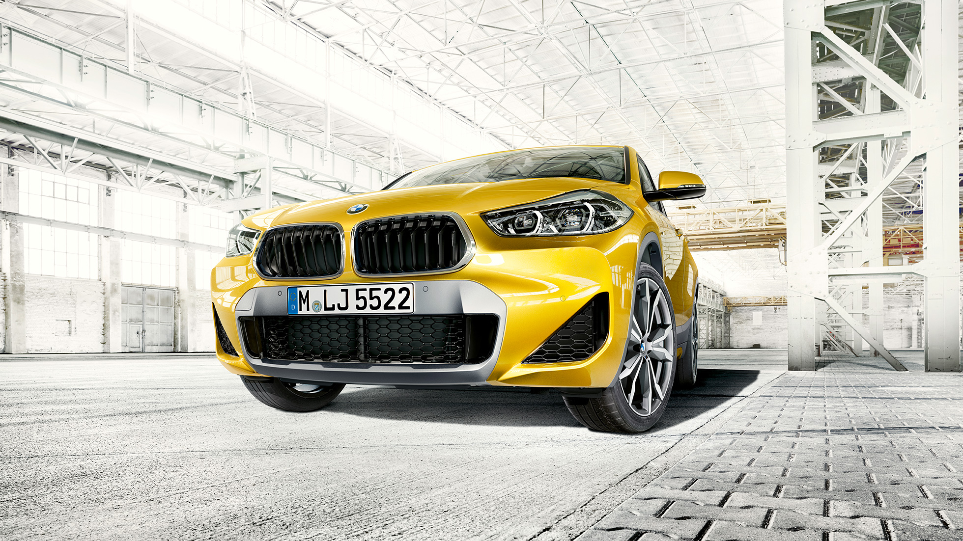 Double kidney BMW X2 F39 BMW X2 2018 F39 Galvanic Gold metallic front view Double kidney