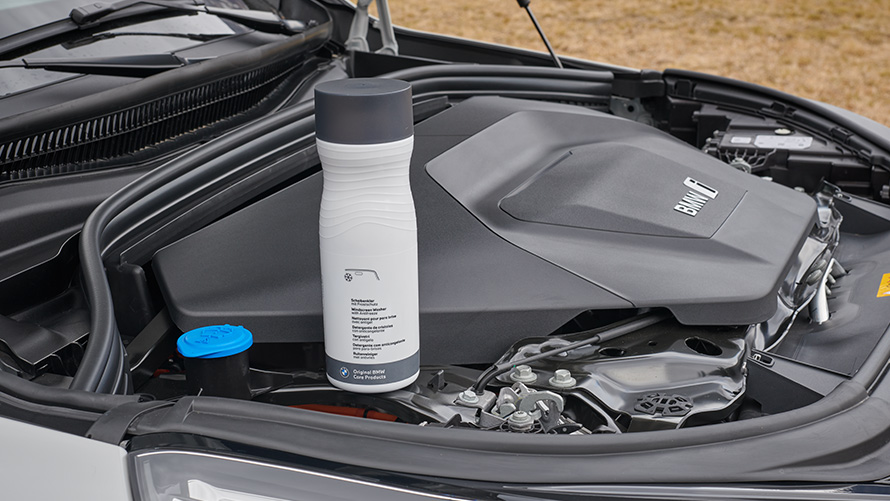 BMW cleaning fluid with frost protection Original BMW Accessories for autumn and winter BMW cleaning fluid with frost protection Original BMW Accessories for autumn and winter