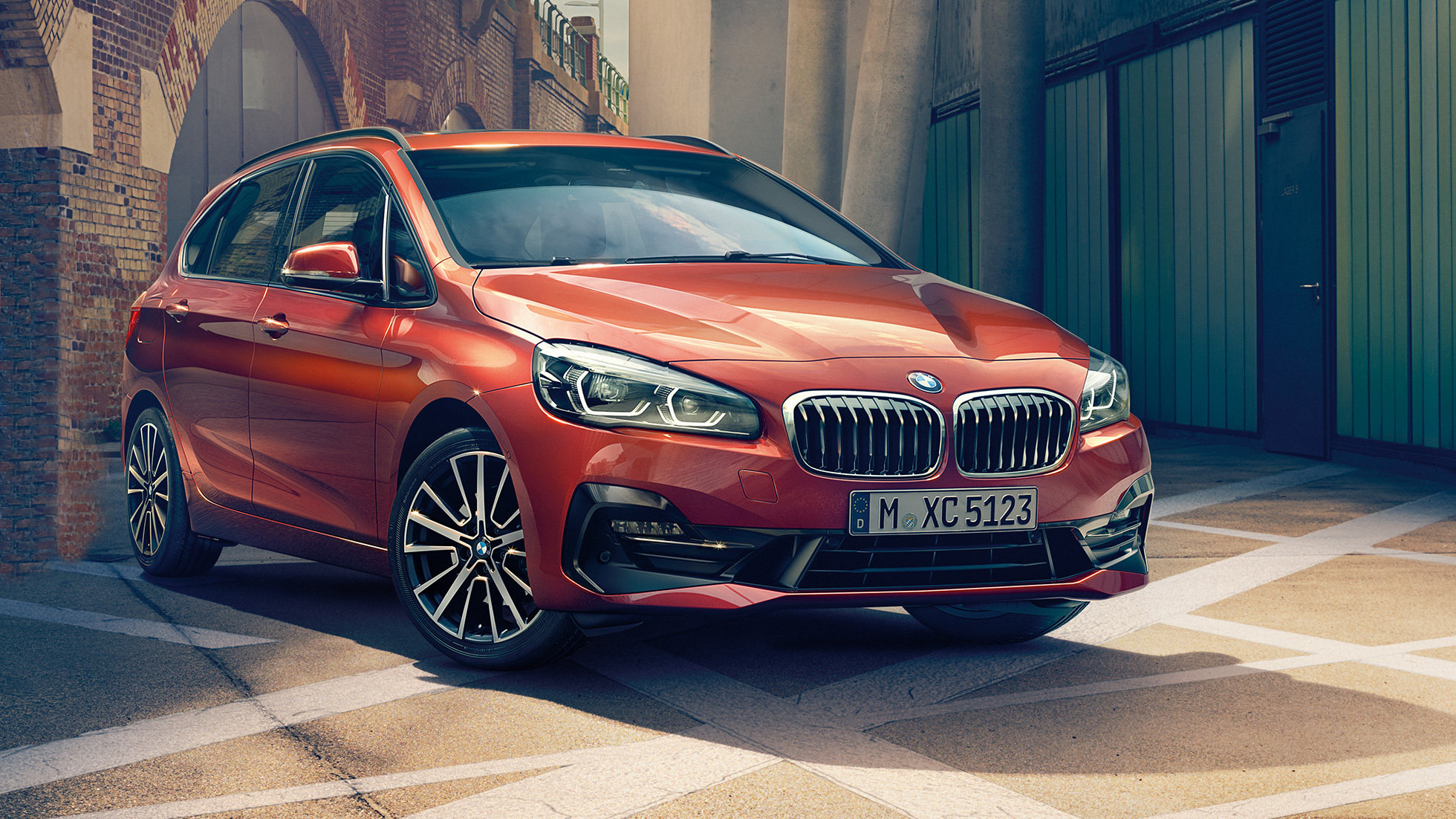 Driving dynamics BMW 2 Series Active Tourer Driving dynamics BMW 2 Series Active Tourer 220i 2018 F45 Sunset Orange metallic three-quarter rear view