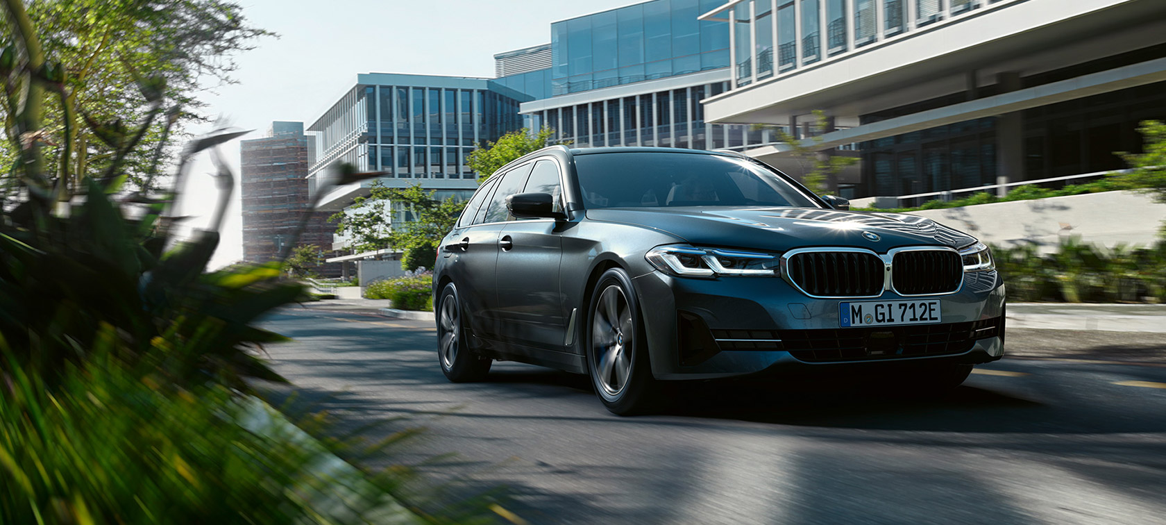 BMW 5 Touring G31 driving dynamics BMW 5 Series Touring G31 Facelift 2020 Sophisto Grey driving