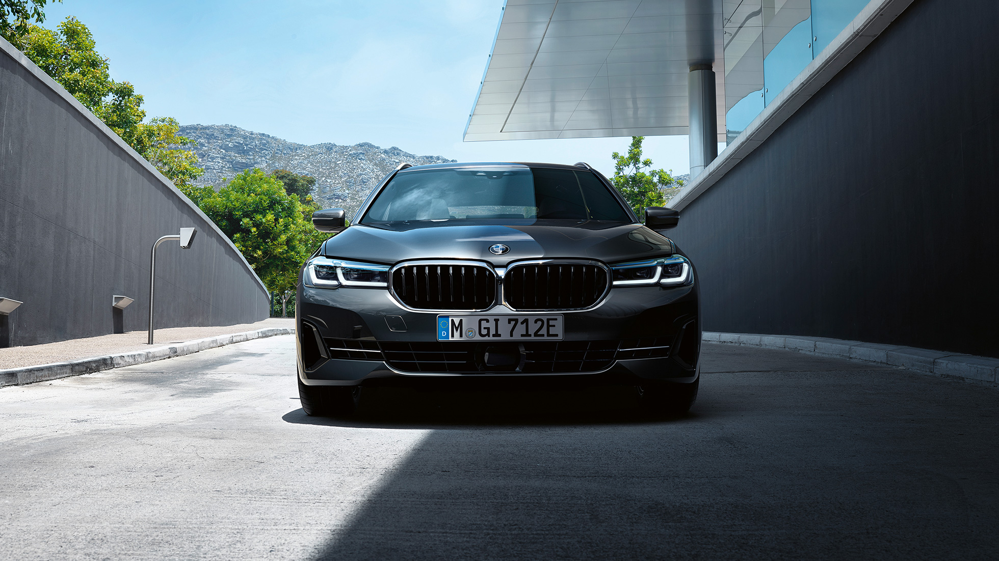 Bmw 5 Series Touring New Vehicles Bmw Uk