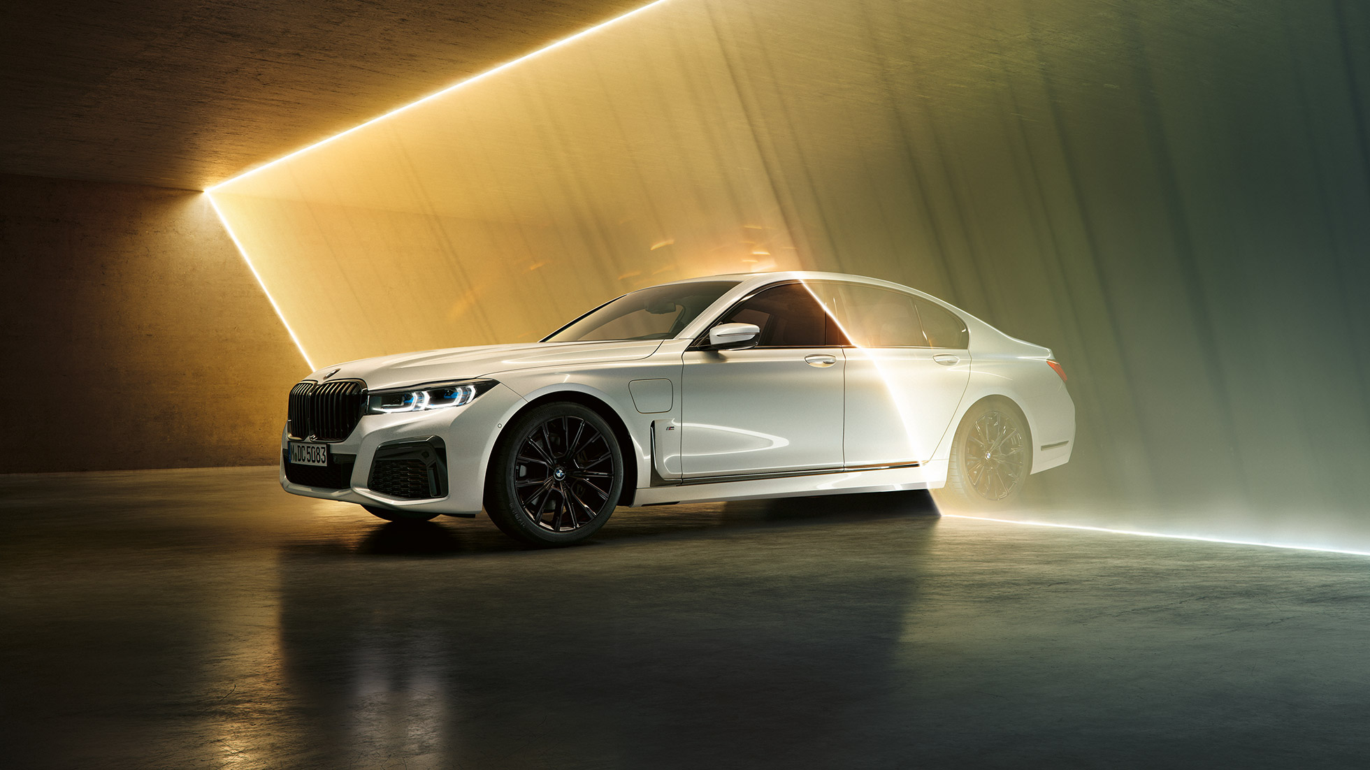 BMW 745e Plug-in Hybrid BMW 745e Plug-in Hybrid