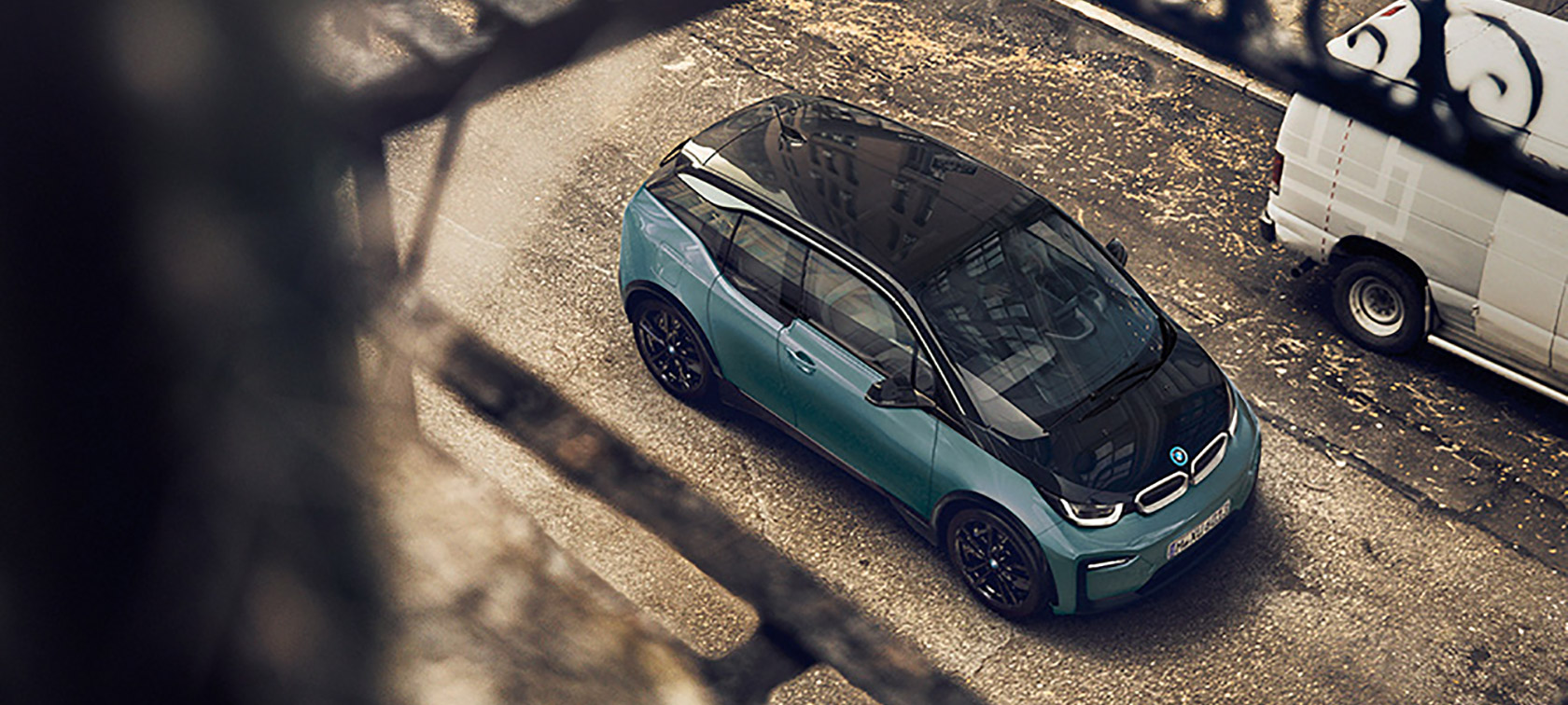 BMW i3 2020 aerial view BMW i3 I01 2020 Blue Ridge Mountain with Frozen Grey Highlight bird´s eye view carbon roof