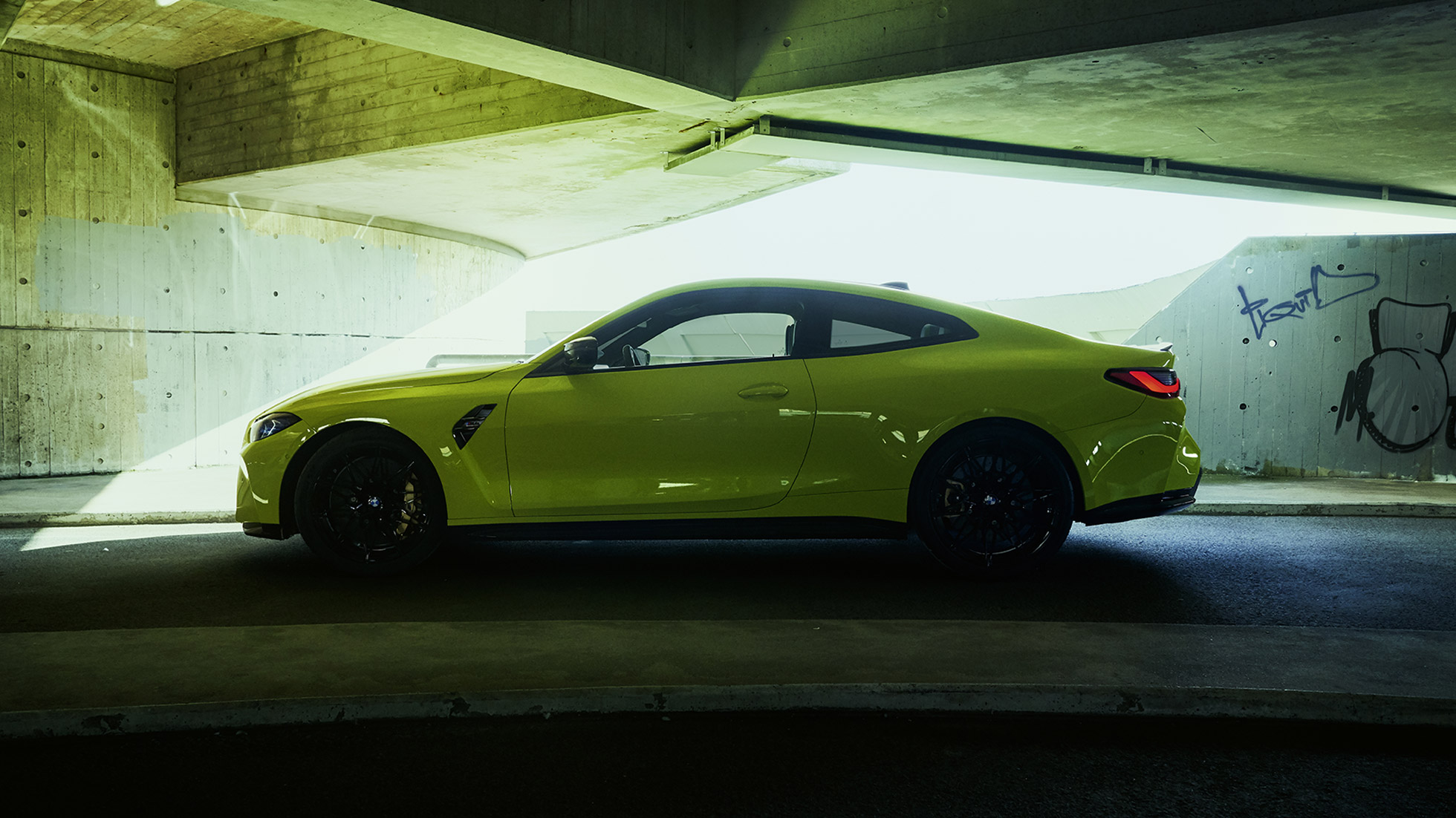 BMW M4 Competition Coupé G82 2020 Sao Paulo Yellow side view BMW M4 Competition Coupé G82 2020 Sao Paulo Yellow side view