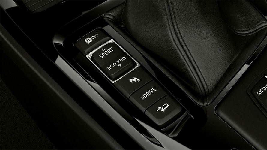 eDrive modes BMW X1 xDrive25e F48 eDrive modes BMW X1 xDrive25e F48 2019 close-up eDrive switch interior