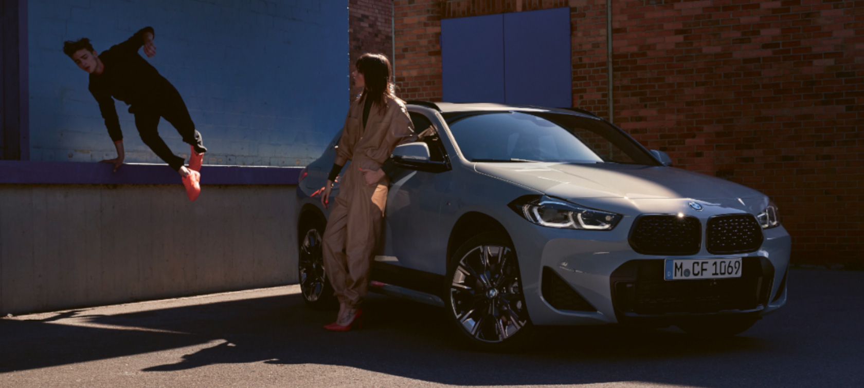 Three quarter front view BMW X2 F39 Three quarter front view BMW X2 F39 Brooklyn Grey