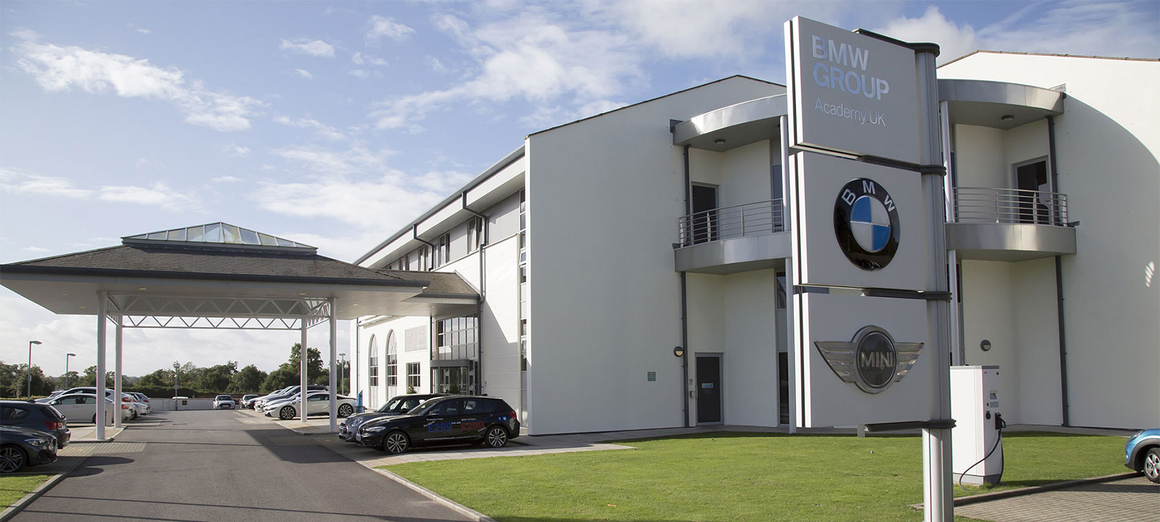 Bmw Retail Network Apprenticeships Bmw Careers Bmw Uk